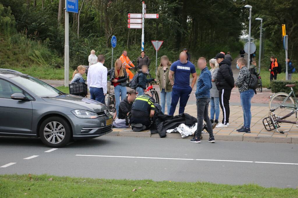 E-bikester gewond na aanrijding met auto