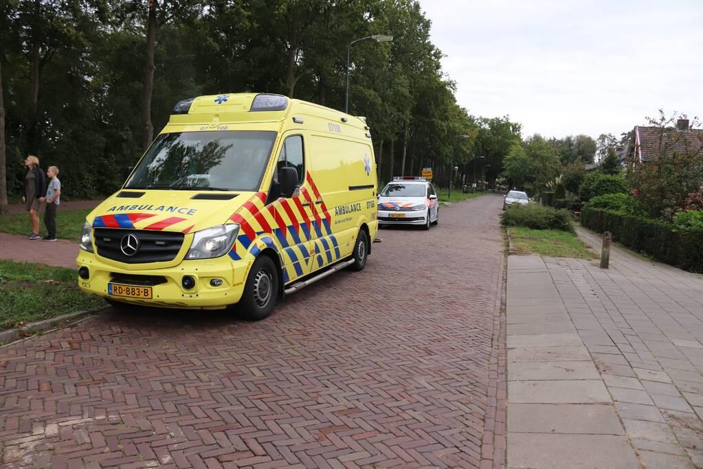Fietsster gewond na botsing met brommer op fietspad