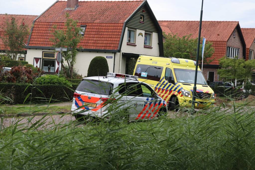 Fietsster gewond na botsing met brommer op fietspad