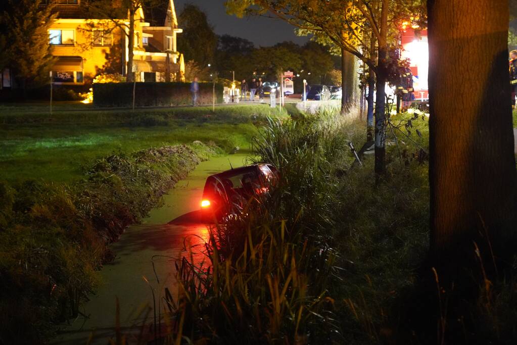 Auto raakt te water, bestuurder aangehouden
