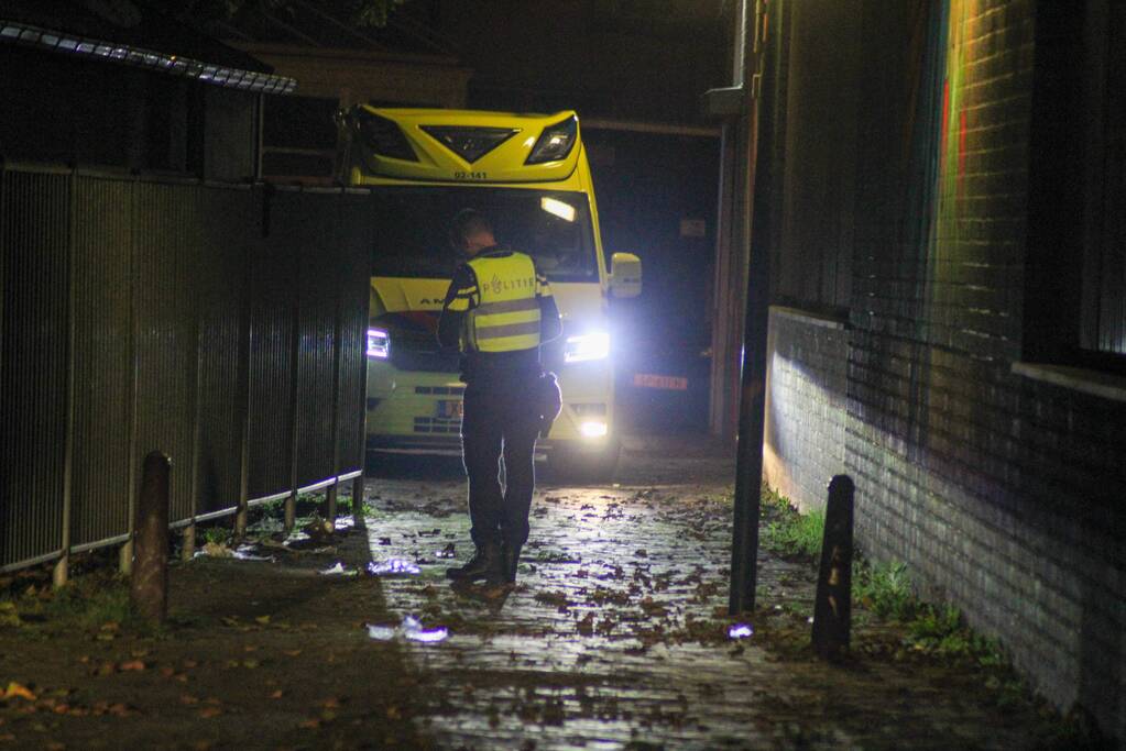 Persoon zwaargewond op straat aangetroffen