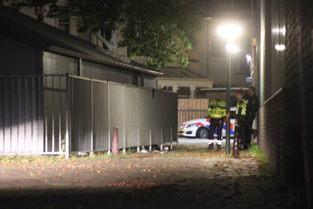 Persoon zwaargewond op straat aangetroffen