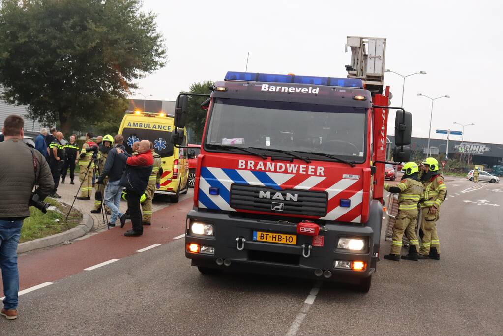 Auto belandt in sloot