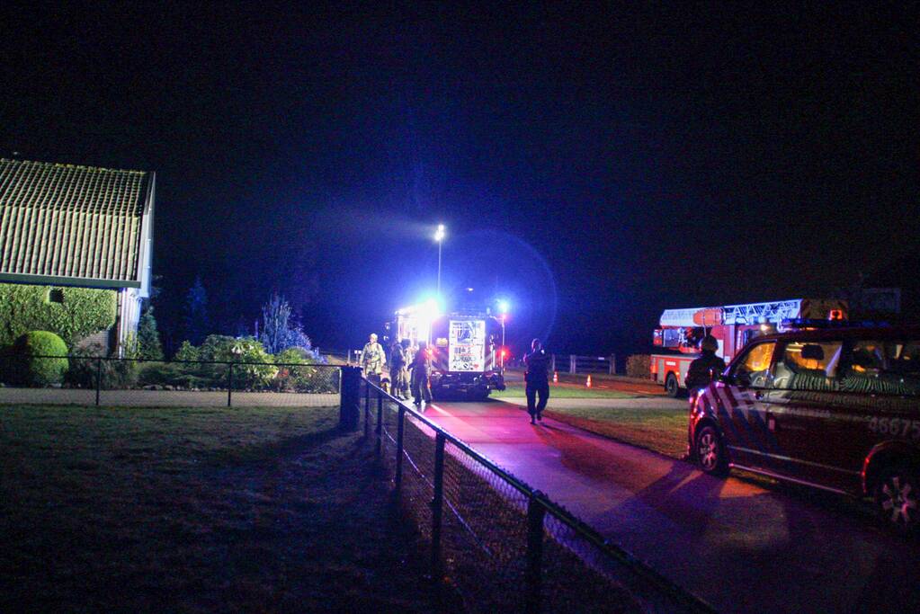 Brandweer controleert schoorsteen vanwege mogelijke brand