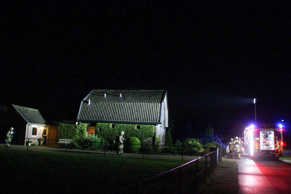 Brandweer controleert schoorsteen vanwege mogelijke brand