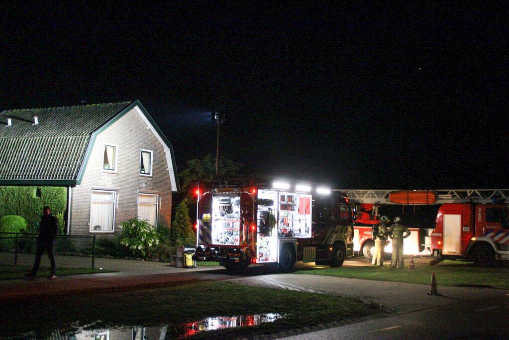 Brandweer controleert schoorsteen vanwege mogelijke brand