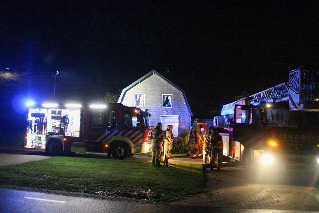Brandweer controleert schoorsteen vanwege mogelijke brand
