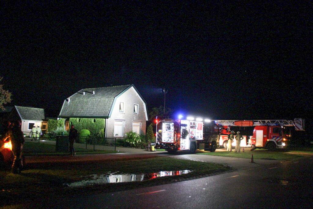 Brandweer controleert schoorsteen vanwege mogelijke brand