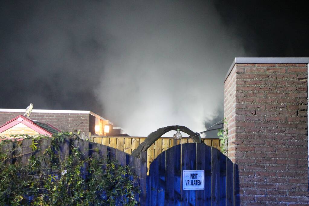 Uitslaande brand in twee schuren