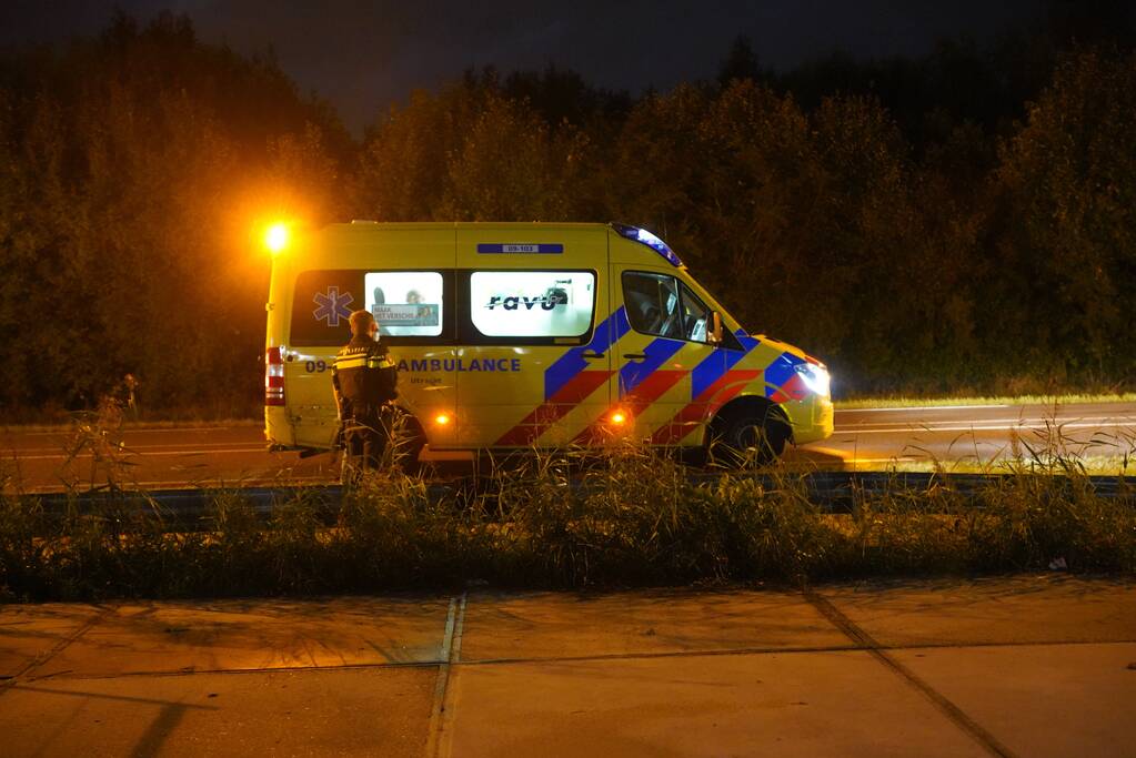 Auto belandt op de kop in de sloot