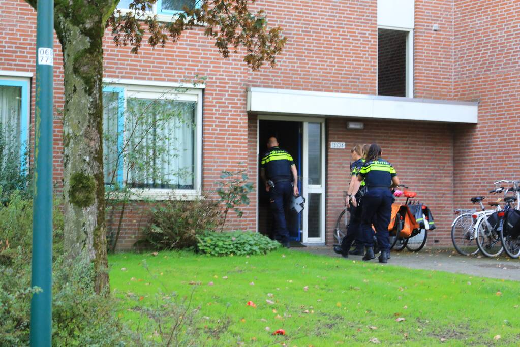 Politie ramt deur in en vindt overleden persoon