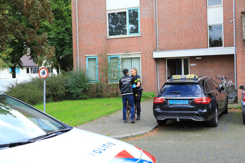 Politie ramt deur in en vindt overleden persoon