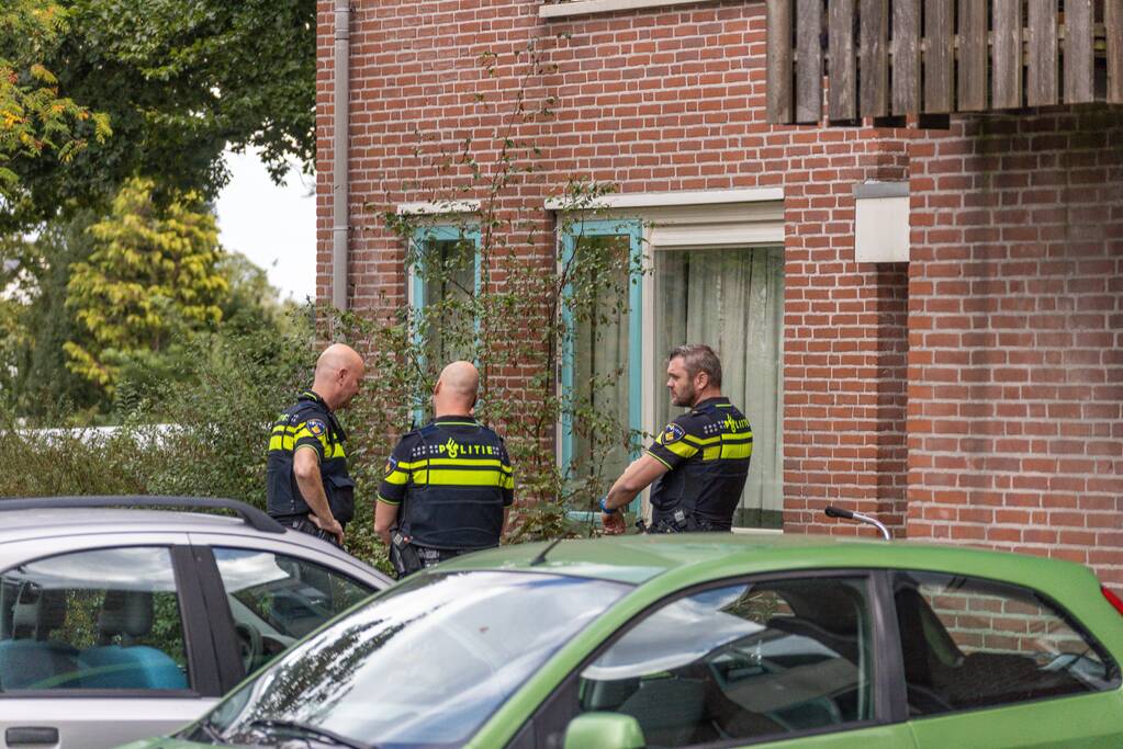 Politie ramt deur in en vindt overleden persoon