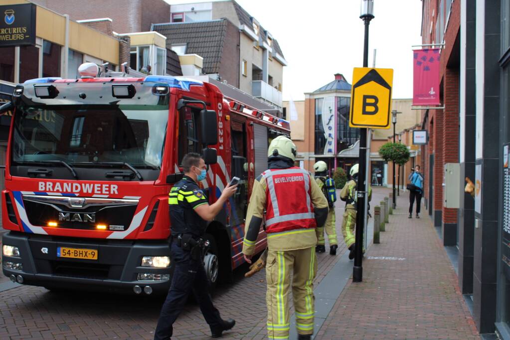 Brandweer blust brand in gebouw ICare