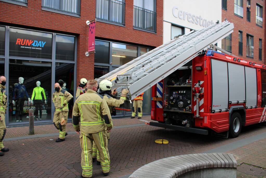Brandweer blust brand in gebouw ICare