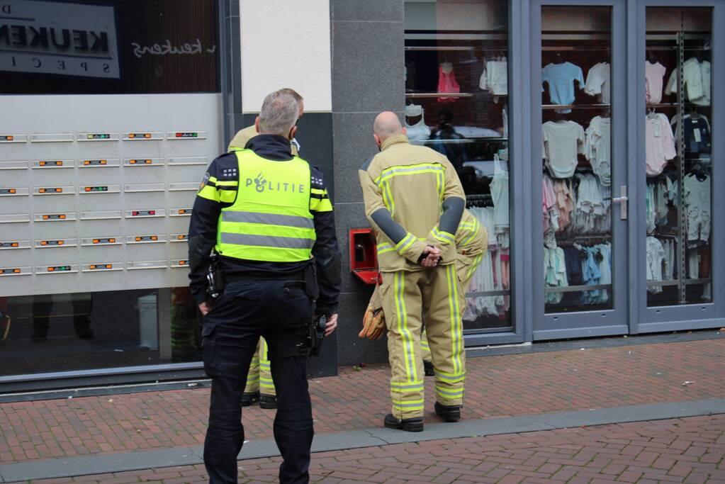 Brandweer blust brand in gebouw ICare