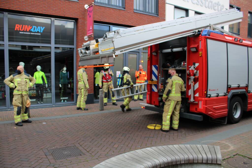 Brandweer blust brand in gebouw ICare