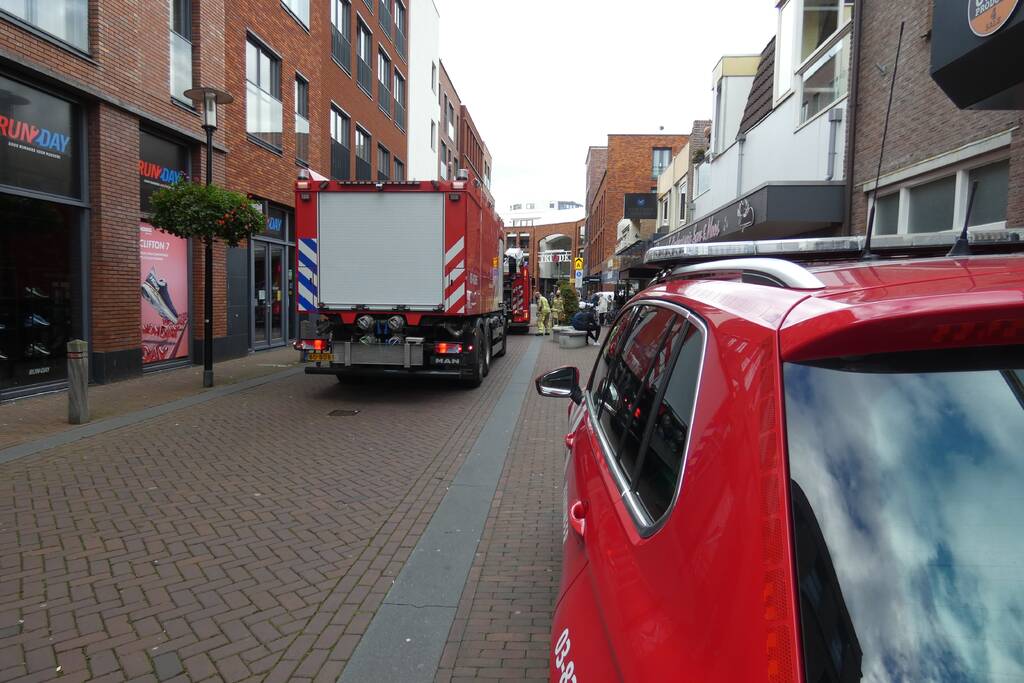 Brandweer blust brand in gebouw ICare