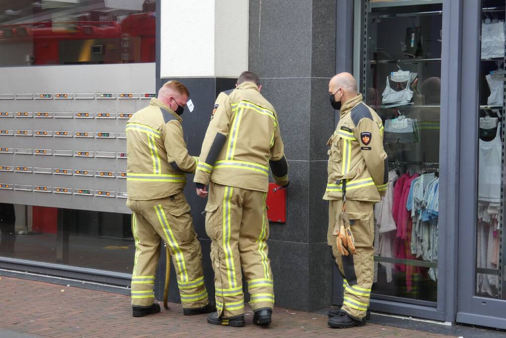 Brandweer blust brand in gebouw ICare