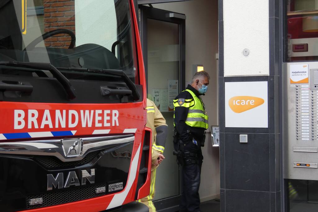 Brandweer blust brand in gebouw ICare