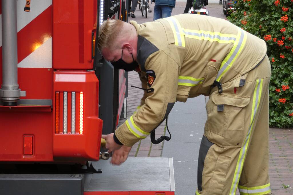 Brandweer blust brand in gebouw ICare