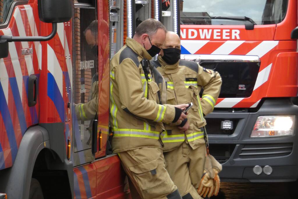 Brandweer blust brand in gebouw ICare