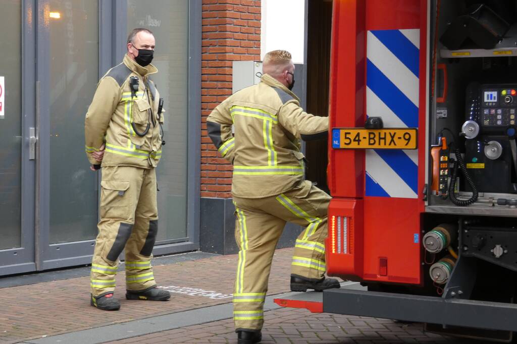 Brandweer blust brand in gebouw ICare