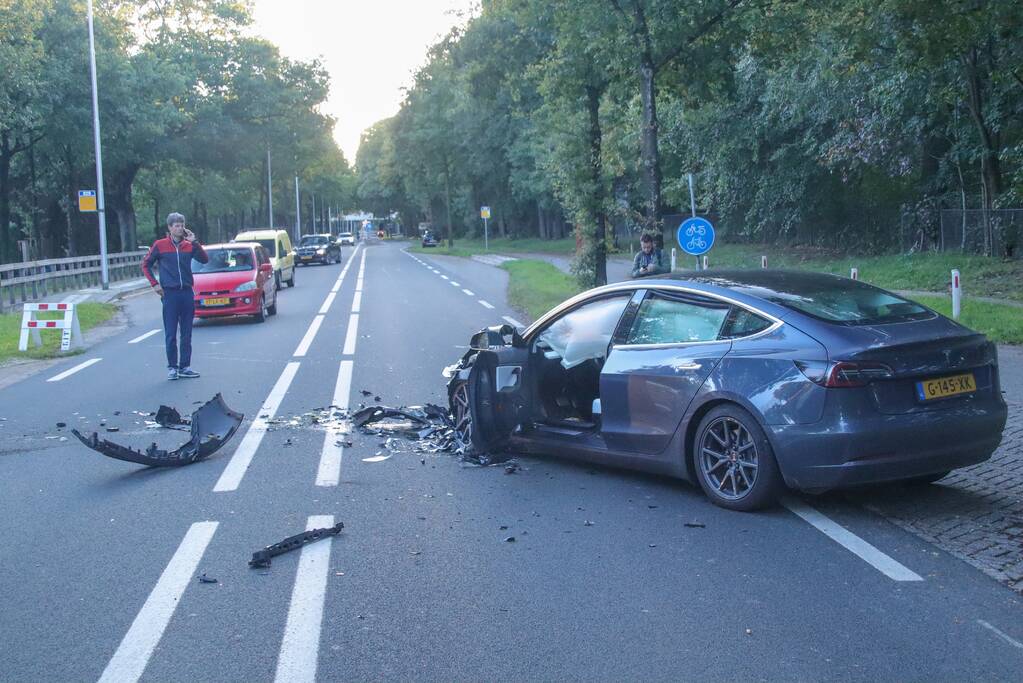 Tesla betrokken bij frontale aanrijding