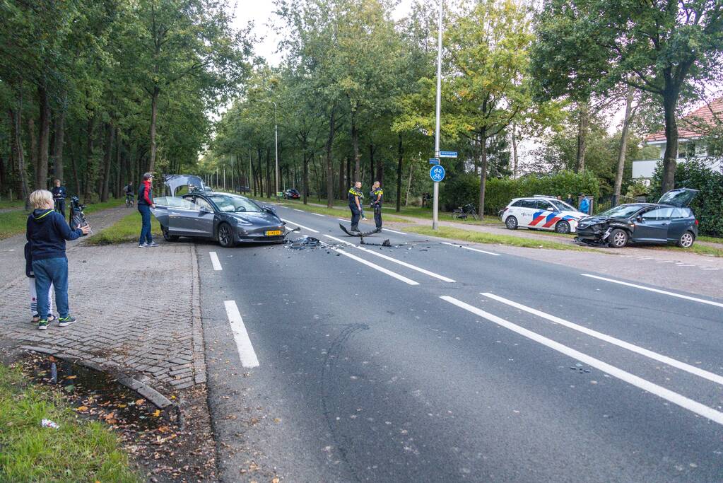 Tesla betrokken bij frontale aanrijding