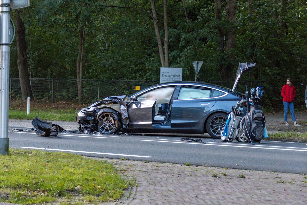 Tesla betrokken bij frontale aanrijding