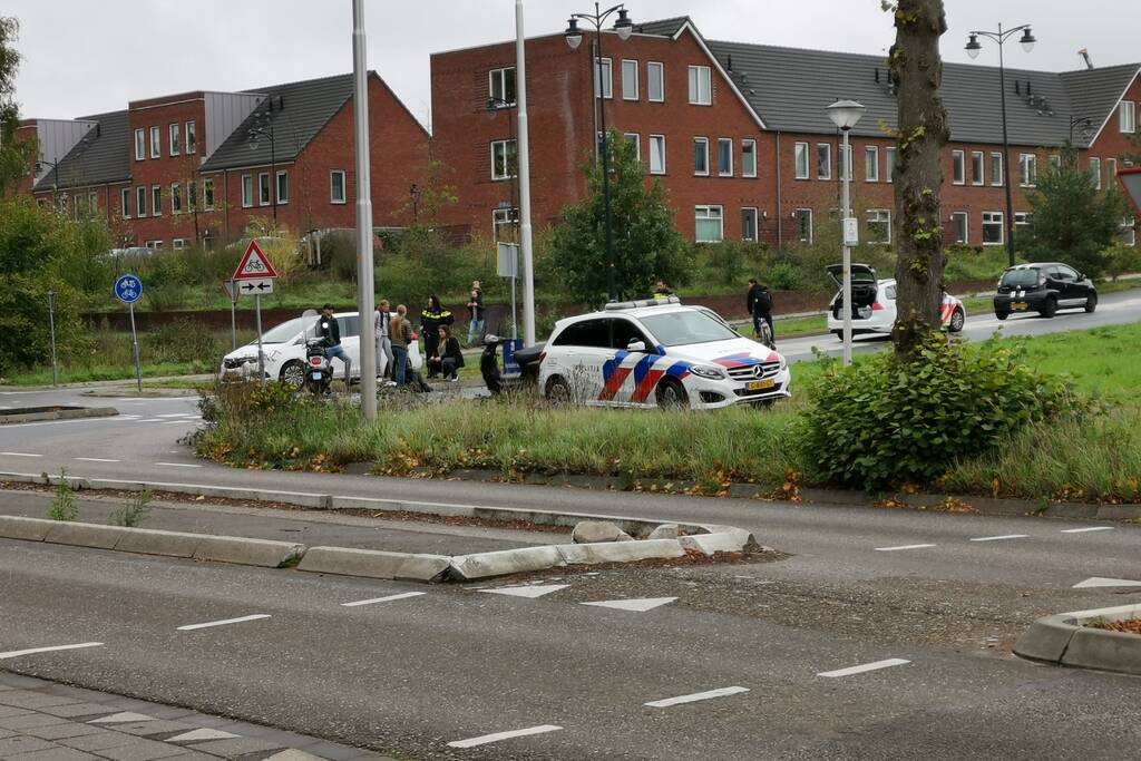 Scooterrijder gewond bij botsing met afslaande auto