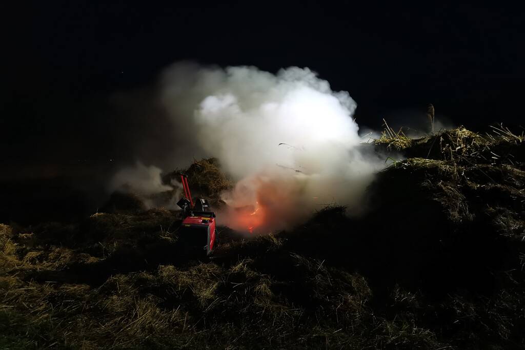 Brandweer laat brand oplaaien