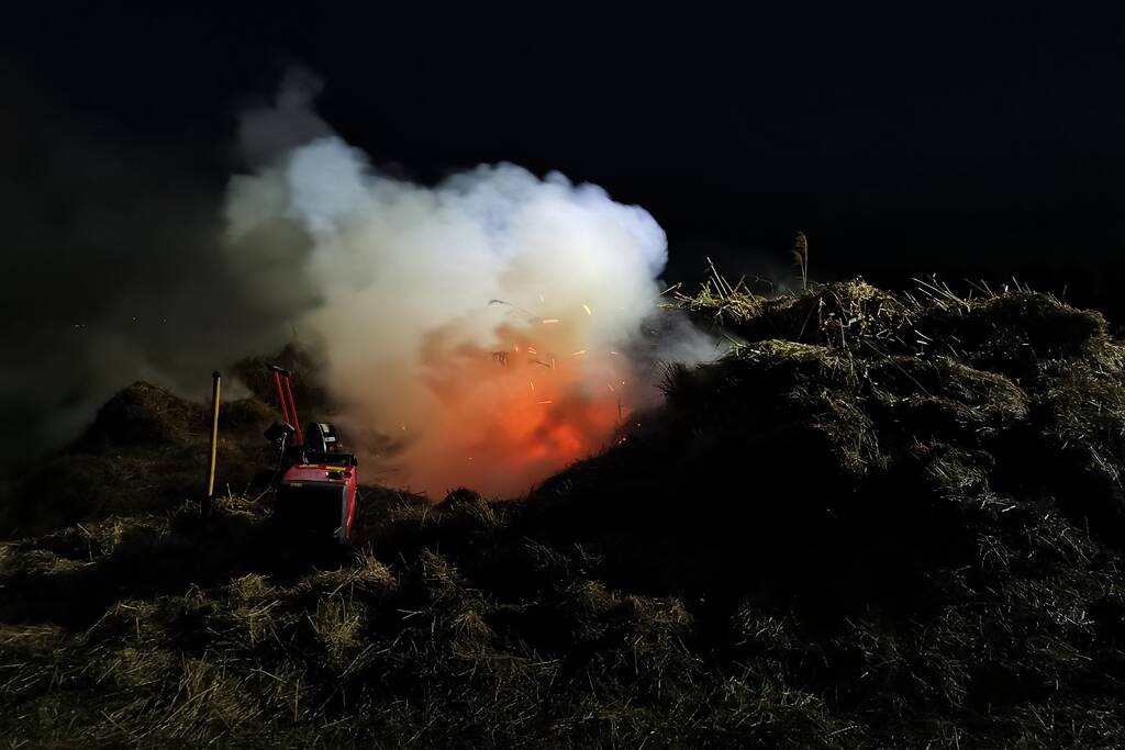 Brandweer laat brand oplaaien