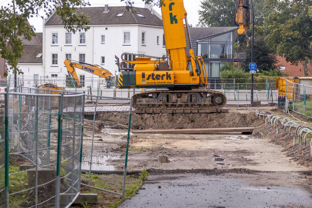 Leidingen geraakt bij aanleg nieuwe fietstunnel Vathorst