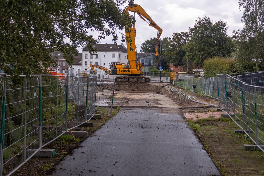 Leidingen geraakt bij aanleg nieuwe fietstunnel Vathorst