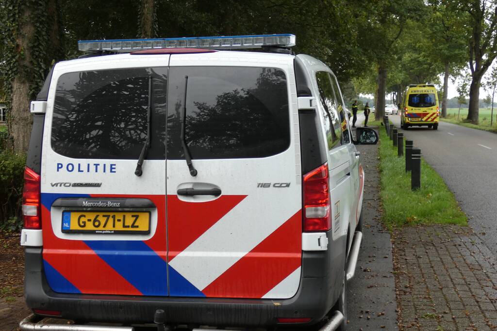 Auto raakt van de weg in Hooghalen