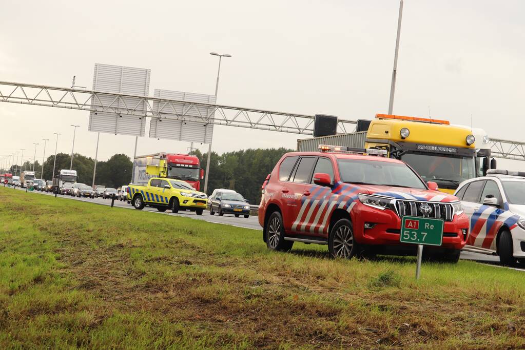 Vrachtwagen en twee auto's betrokken bij botsing