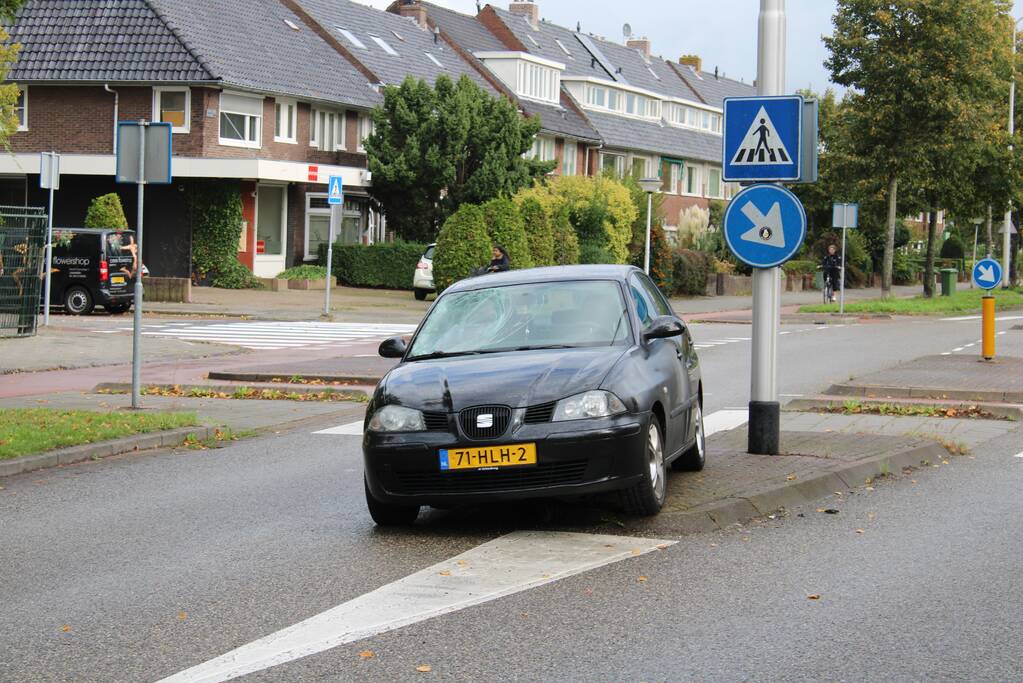 Persoon geschept door personenauto