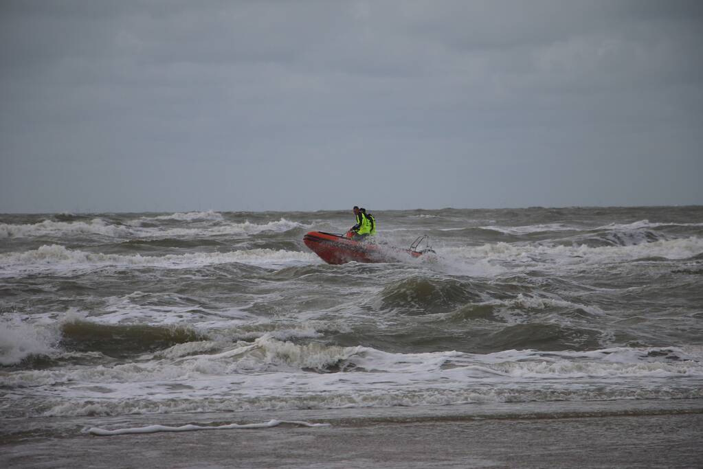 Grote zoekactie langs kust naar vermiste persoon in zee
