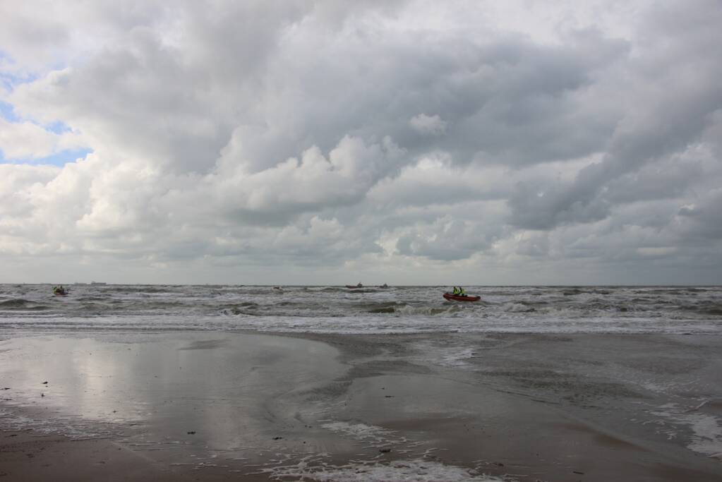Grote zoekactie langs kust naar vermiste persoon in zee