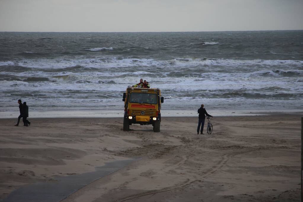 Grote zoekactie langs kust naar vermiste persoon in zee