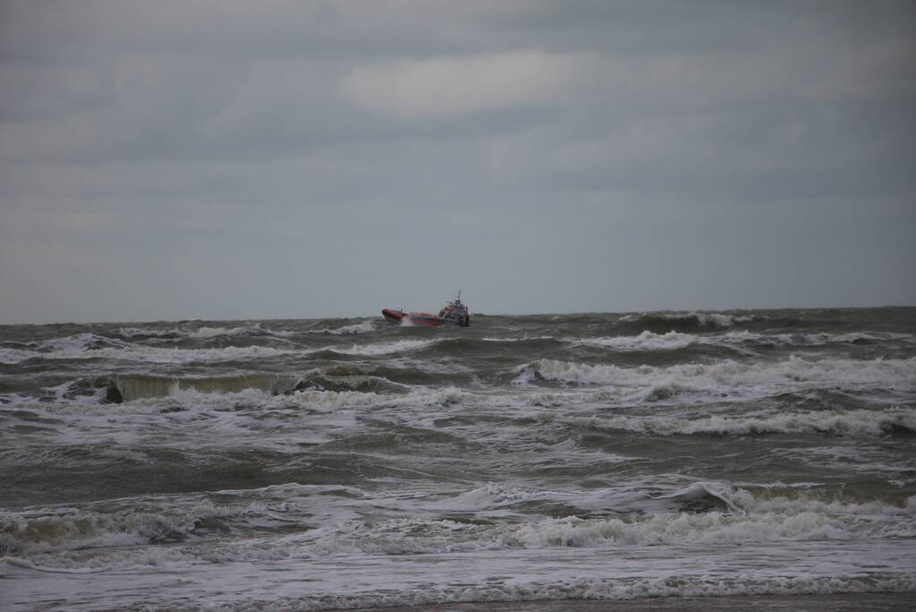 Grote zoekactie langs kust naar vermiste persoon in zee