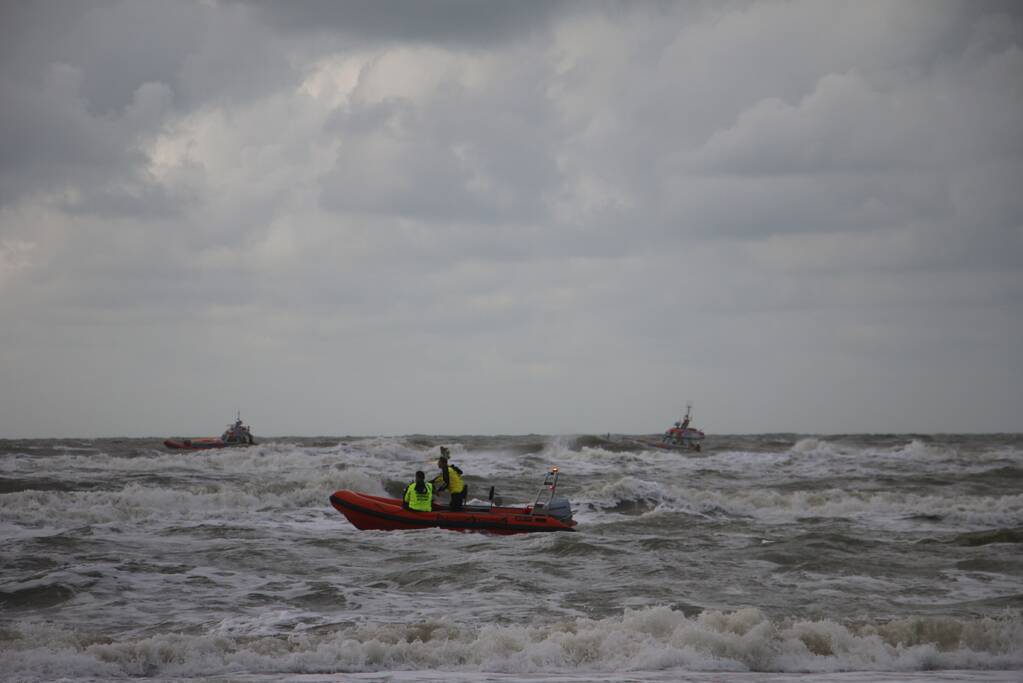 Grote zoekactie langs kust naar vermiste persoon in zee