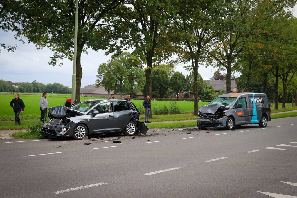 Enorme schade bij kop-staartbotsing