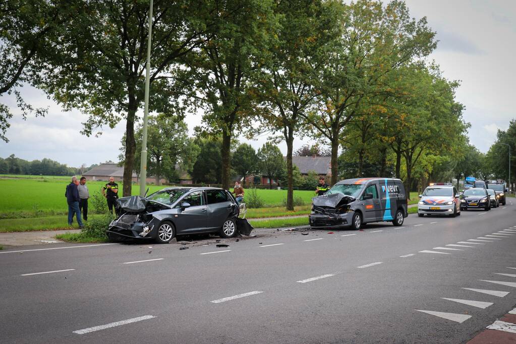 Enorme schade bij kop-staartbotsing