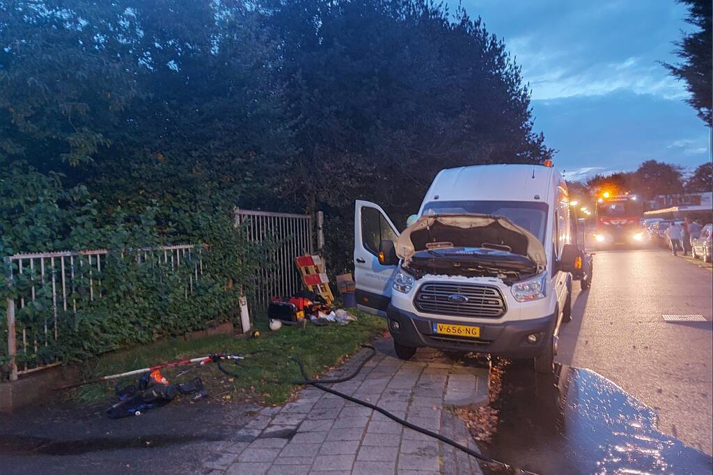 Brand in bestelbus snel geblust