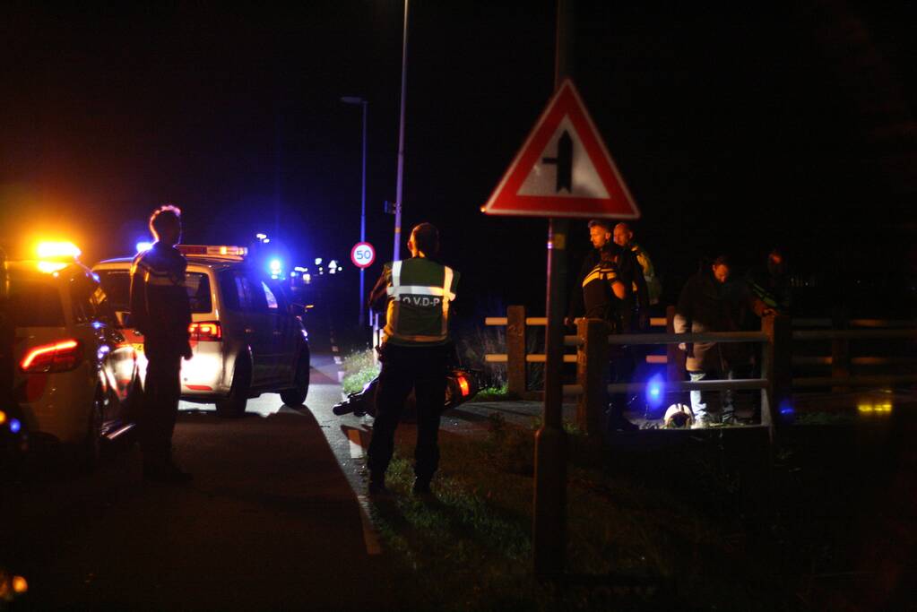 Twee personen aangehouden na achtervolging op scooter