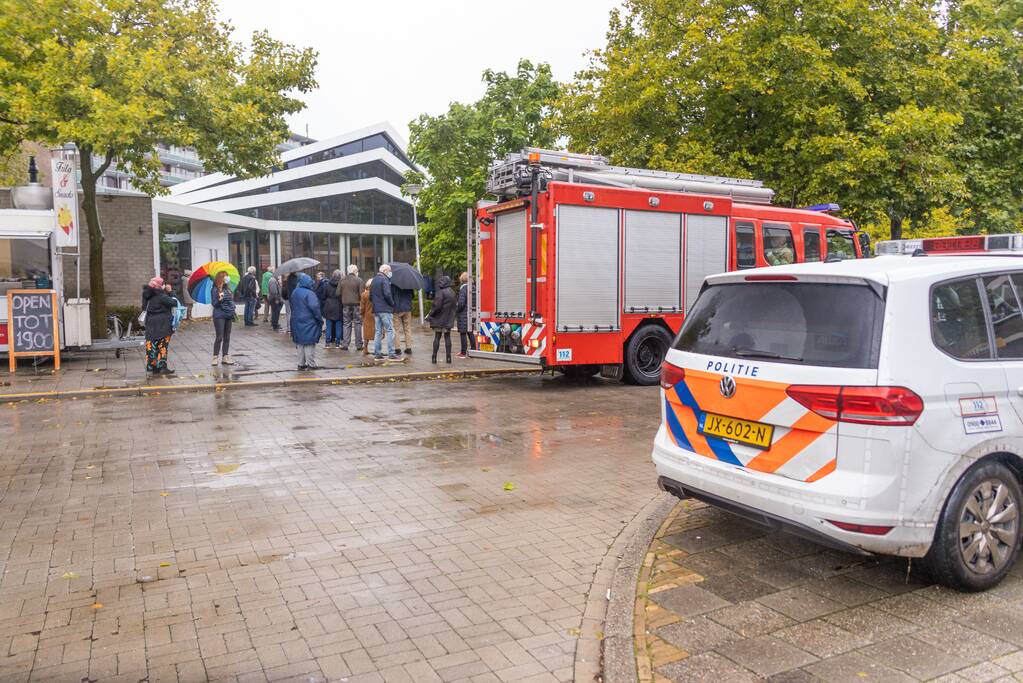 Man wordt niet goed tijdens vaccinatie griepprik in Protestantse kerk De Bron
