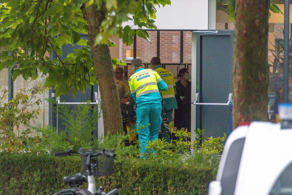 Man wordt niet goed tijdens vaccinatie griepprik in Protestantse kerk De Bron