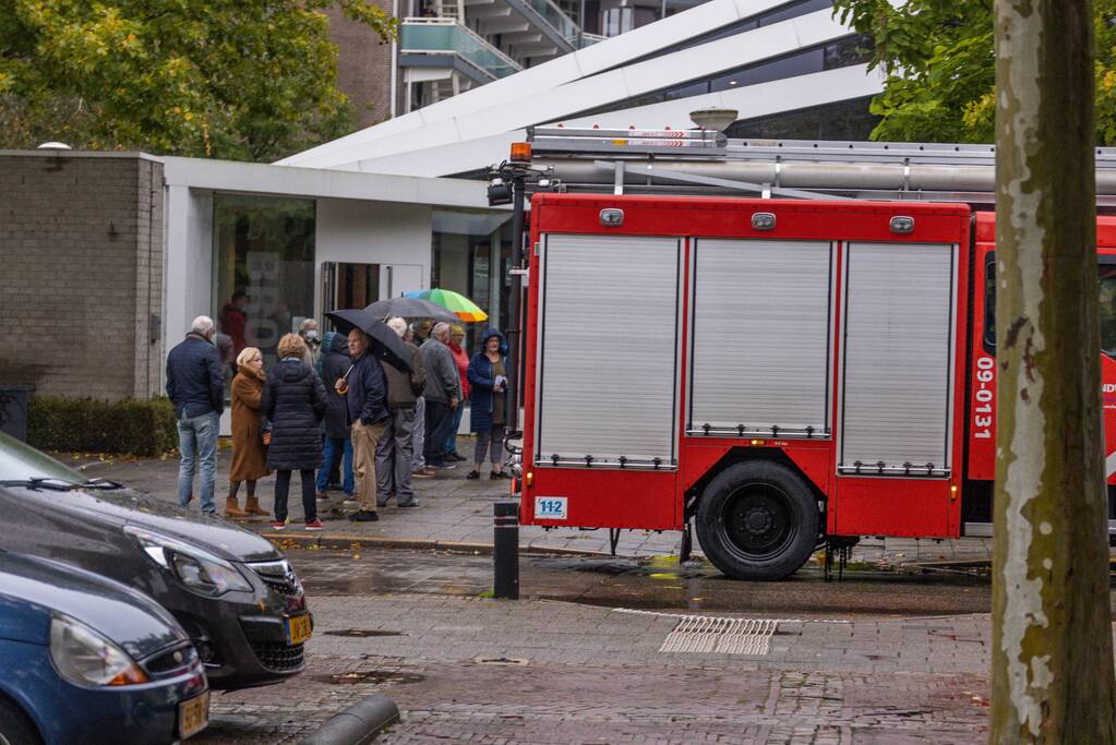 Man wordt niet goed tijdens vaccinatie griepprik in Protestantse kerk De Bron
